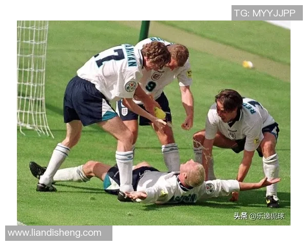 细数世界足坛巨星独特进球庆祝动作与背后故事解析